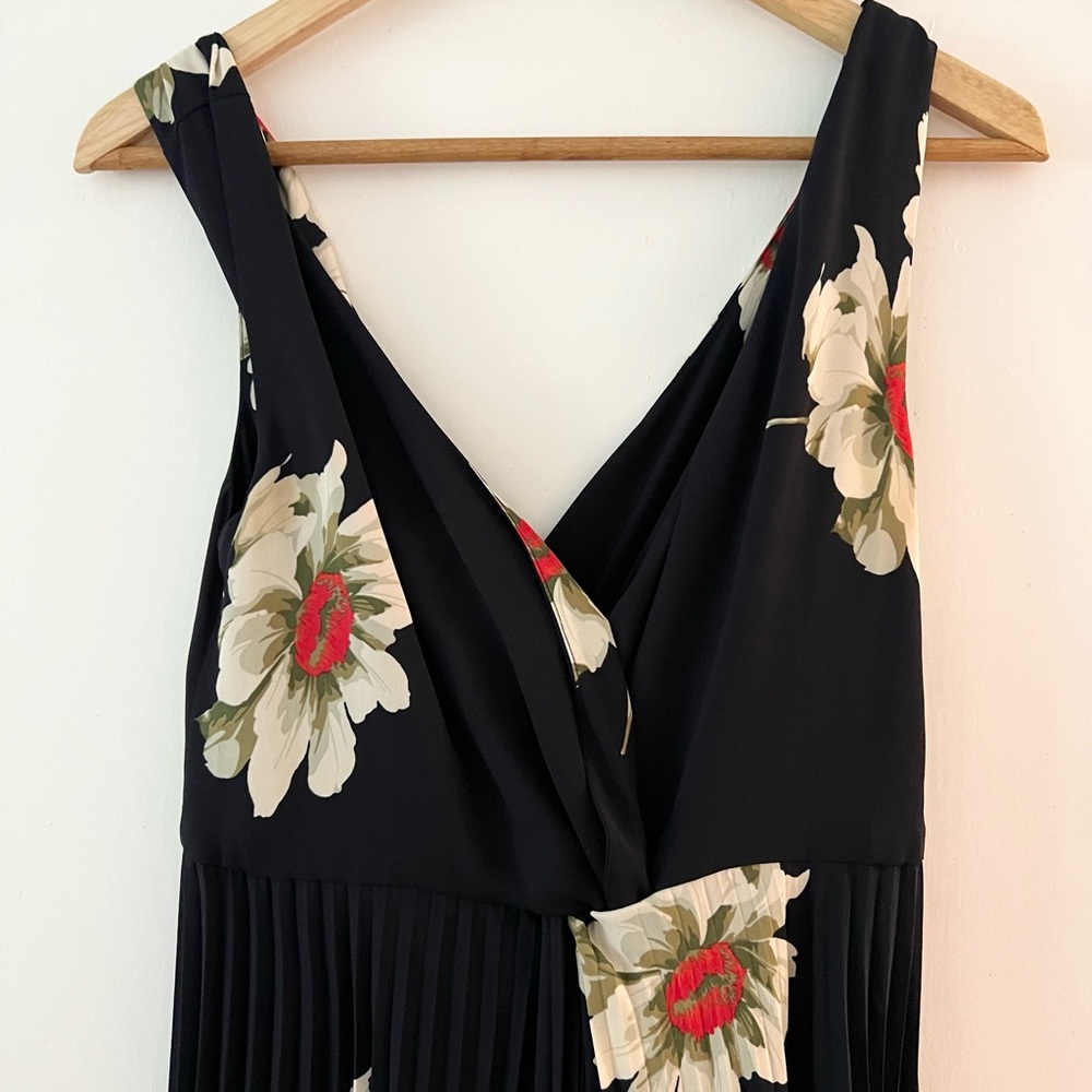Vince Navy Blue Floral Pleated Dress - Size 8
